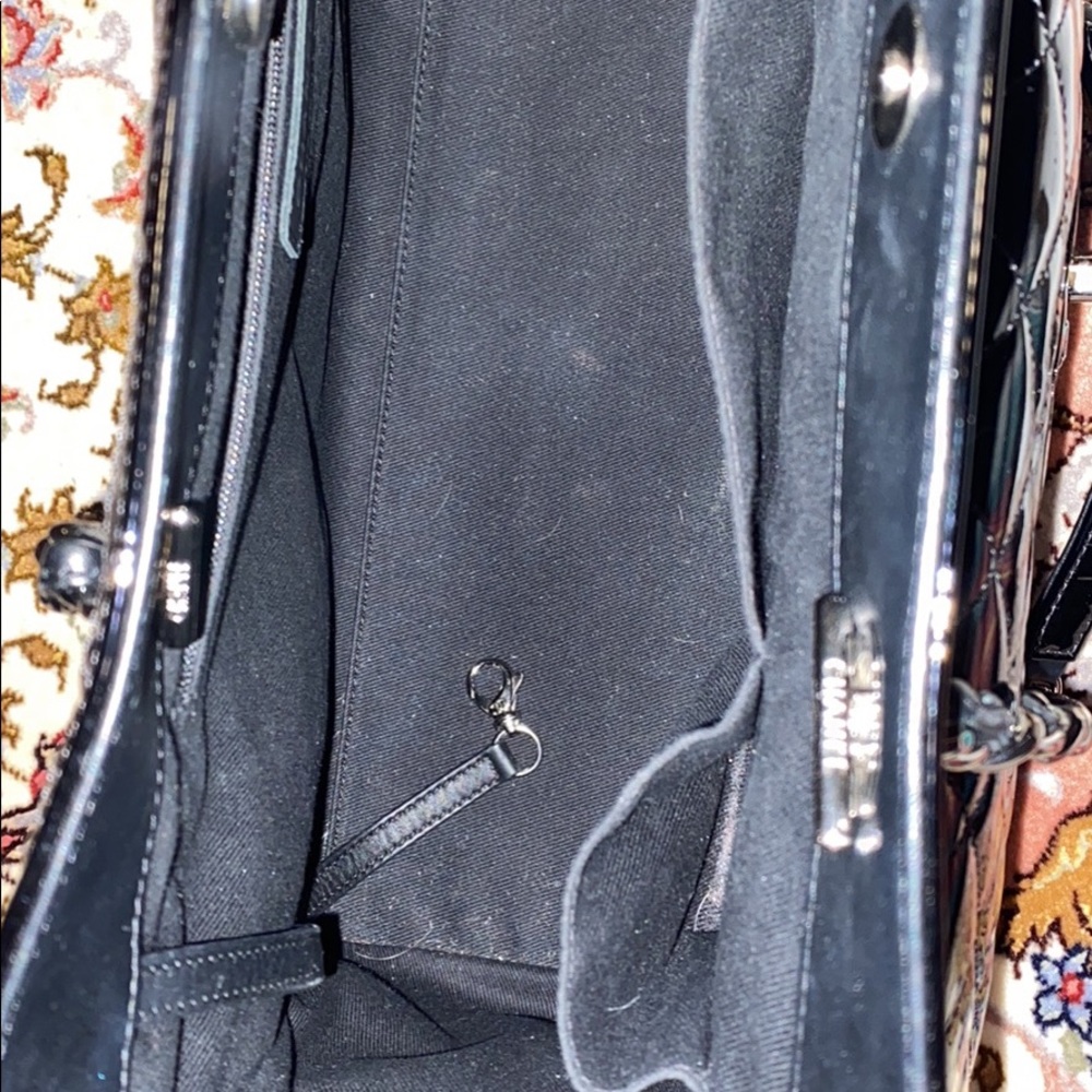 Authentic Chanel bag - Picture 2 of 9